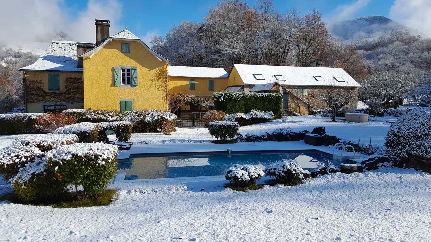 Maison en hiver — Les Trois Baudets