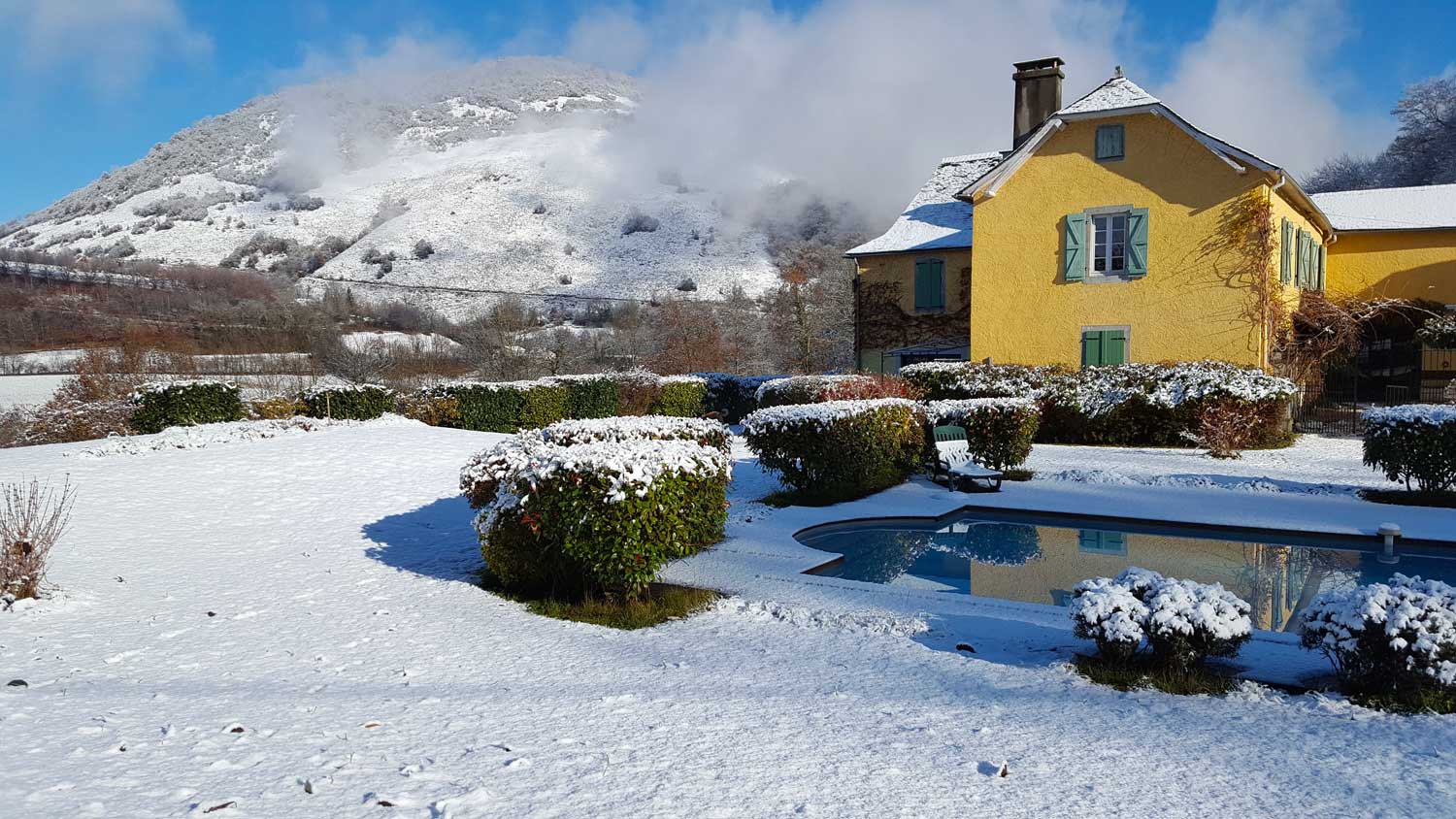 Maison en hiver — Les Trois Baudets
