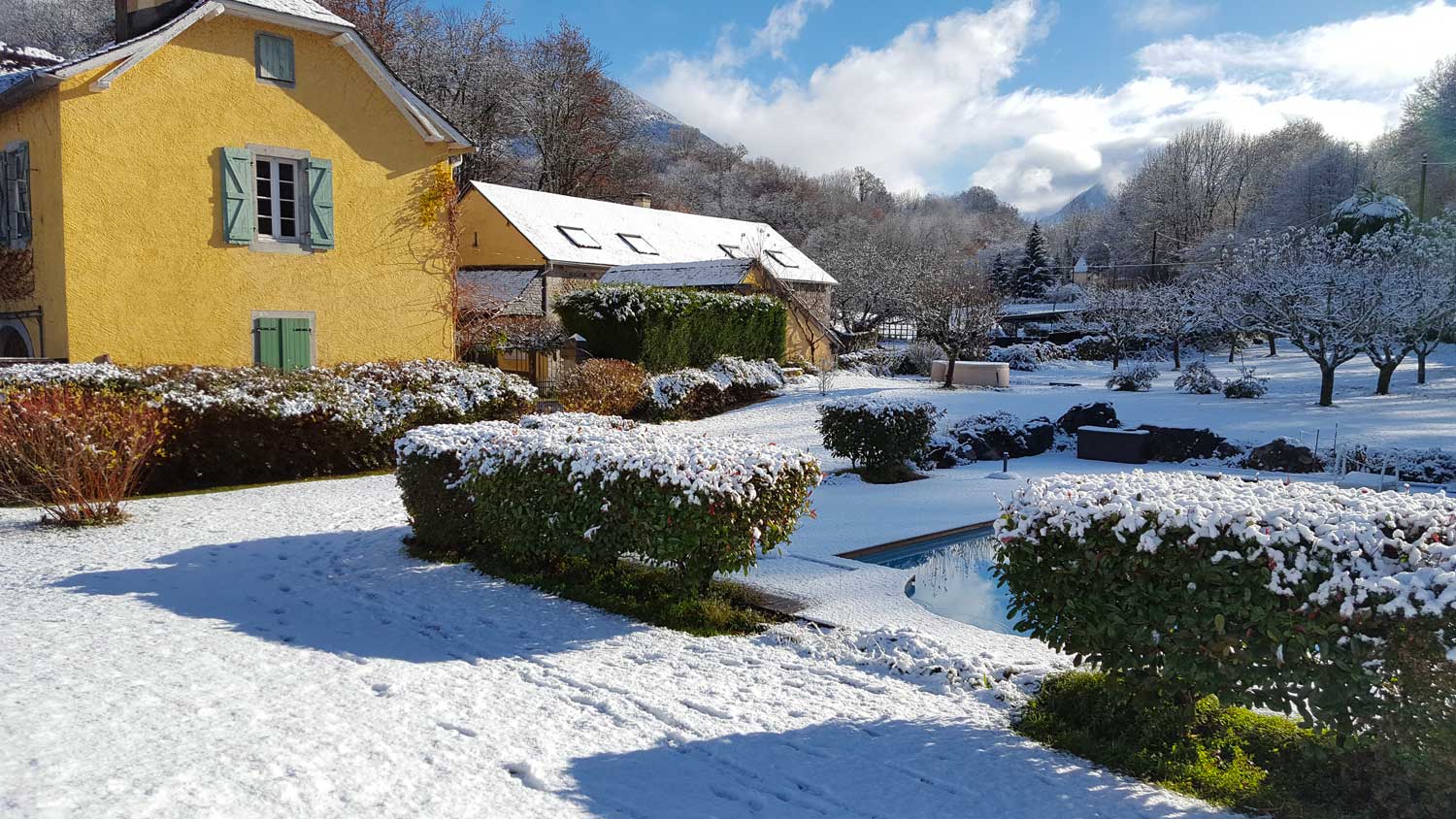 Maison en hiver — Les Trois Baudets